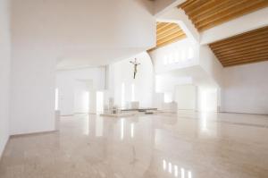 35 Chiesa interno